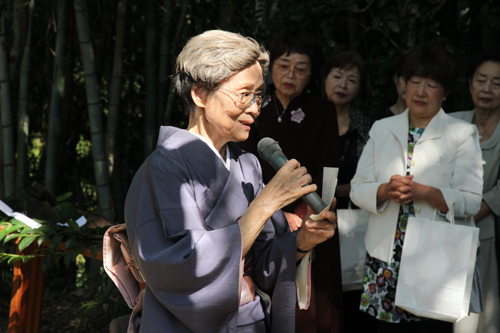 お礼を述べる中谷さん