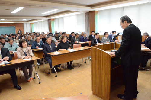 あいさつをする南野市長