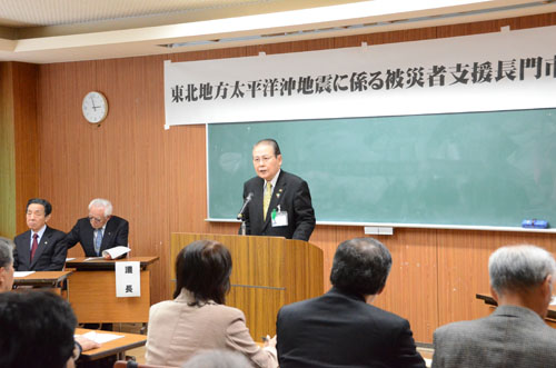 あいさつをする南野市長