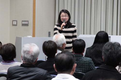 講師を紹介する特別ゲストで講談師の一龍斎春水さん