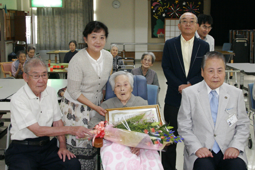 明和苑の中原ミサコさん