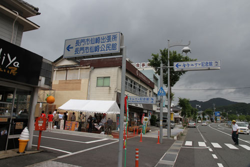 場所は仙崎港線から金子みすゞ記念館へ入る市道の横