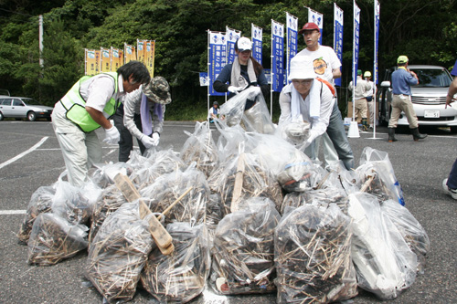 集まった大量のゴミ