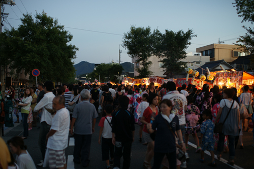 辺りが暗くなって、いよいよ花火が打ち上げられる