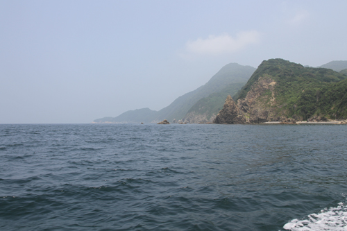 今日の日本海は波も低く観光にぴったり