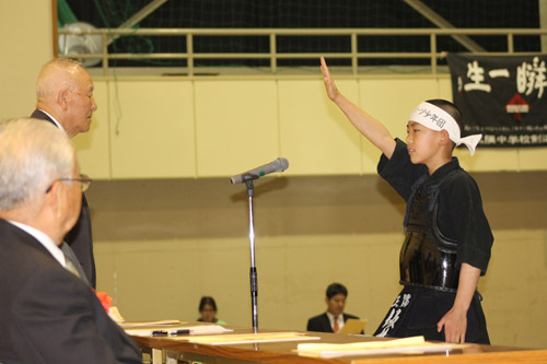 選手宣誓は三隅剣道スポーツ少年団主将の坂井太郎くん