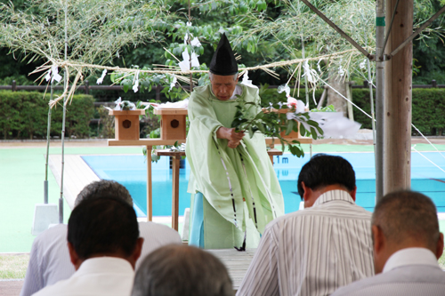 宮原宮司による神事のようす