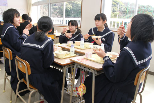 給食は楽しい時間