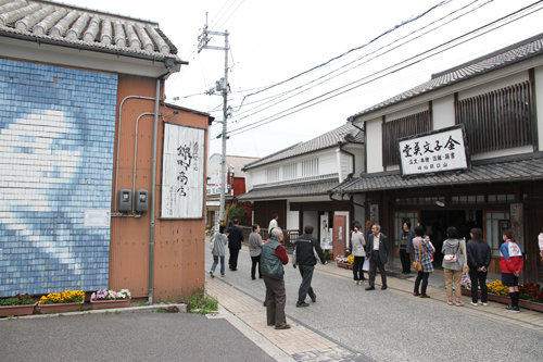 金子みすゞ記念館前のようす