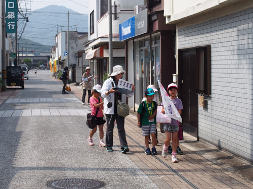 みすゞ通りを歩く