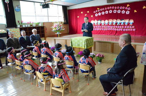 あいさつをする南野市長