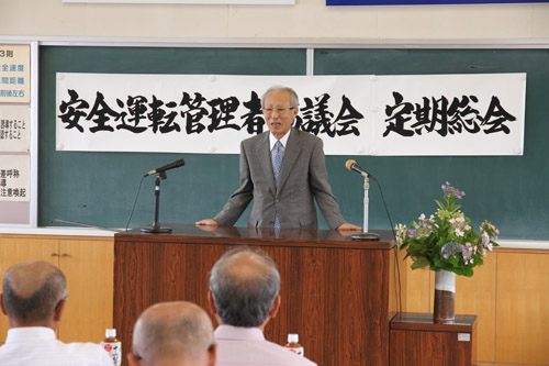 あいさつをする瀬川会長