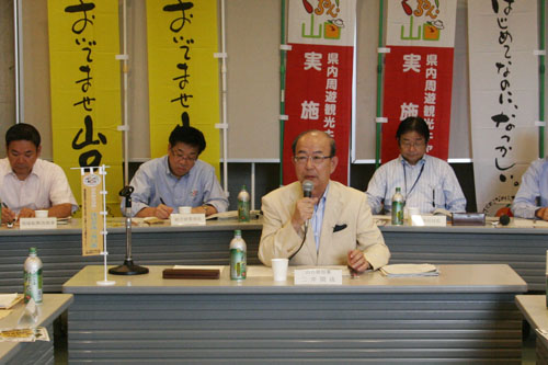 「年間3000万人の観光客が目標です」と二井知事