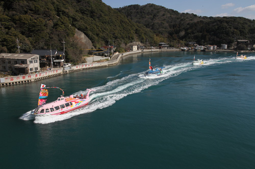 この日は海も穏やかで絶好の乗船日和