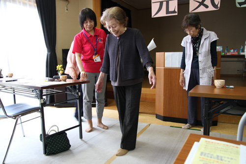 10歩で満点となる継ぎ足歩行の測定