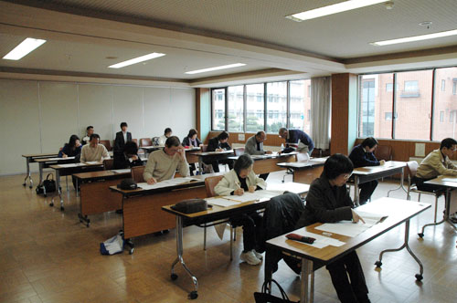 真剣に検定に取り組むみなさん