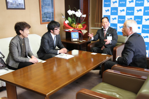 市長室にもお礼の訪問に来られました。