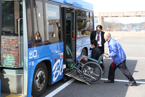 車いすでの乗車を体験