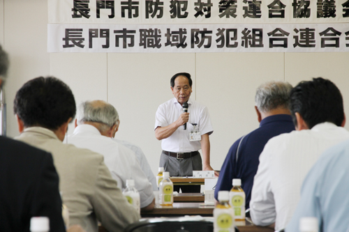 あいさつする大西市長