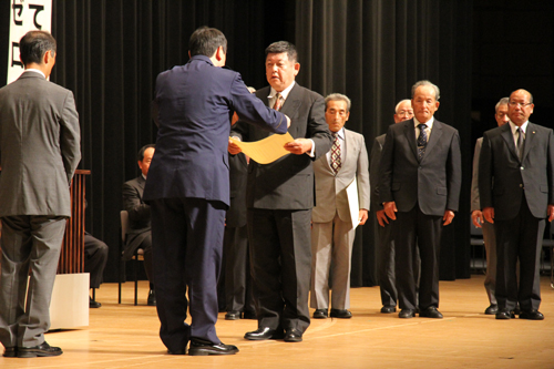 表彰を受ける伊達剛さん