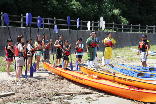 小学生と一緒にシーカヤックに挑戦