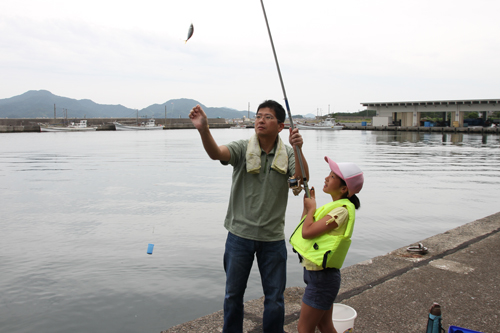 釣れたよ！お父さん獲って！