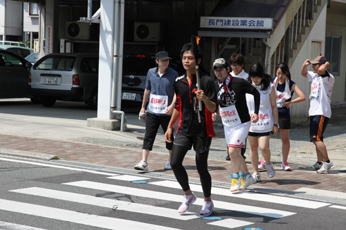 油谷支所からランナーがやってくる