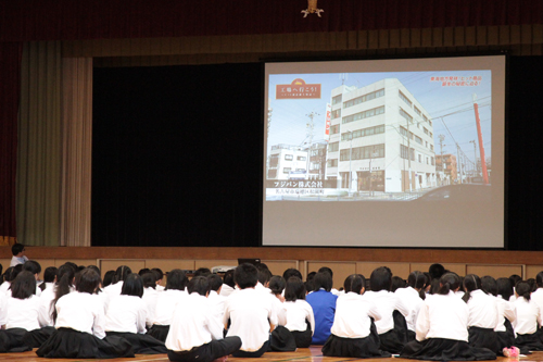 講演会では、フジパン株式会社の工場を紹介するビデオが上映された