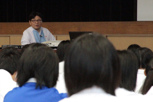 講演を行ったフジパン株式会社の黒田和弘さん