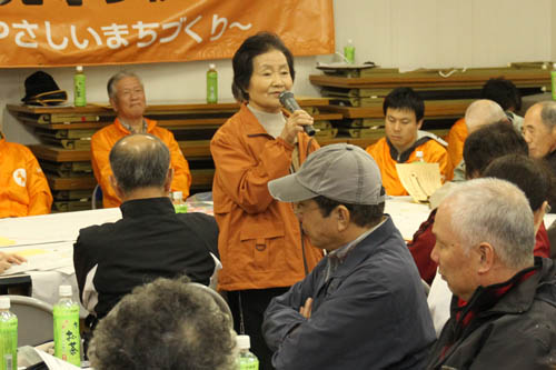 反省会で意見を述べる
