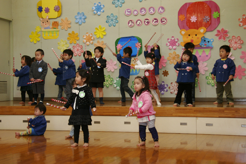 最後はみんなで踊りました