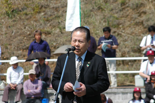 歓迎のあいさつを述べる南野市長