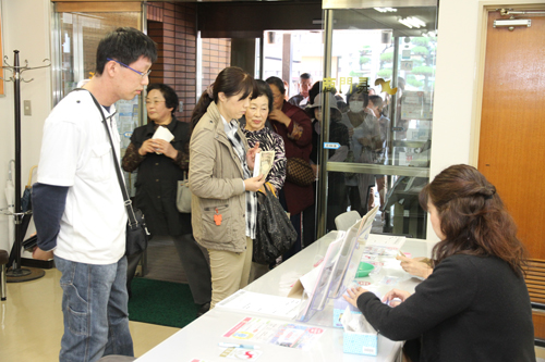販売開始10分で約70人が購入