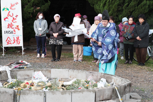 河村宮司によりお祓いが行われた