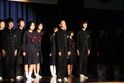 大きな声で誓う