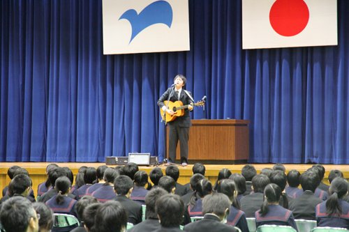 重村さんは、メッセージを歌に託して