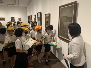 絵画の紹介の様子