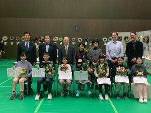 受賞者と一緒に記念撮影
