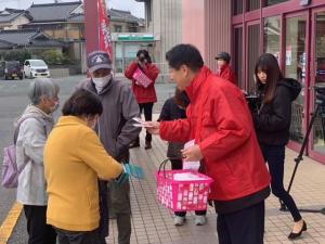 歳末たすけあい募金をPRする市長