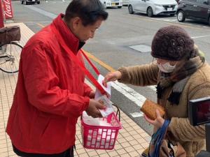 歳末たすけあい募金をお願いする市長