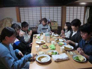 食べているところ