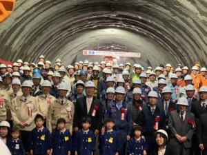 貫通式の集合写真
