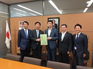 要望活動の様子議員事務所