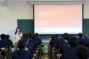 長門高校で授業を行う様子