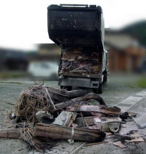 充電式掃除機が原因となった収集車内の火災