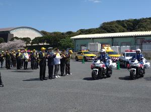 交通安全キャンペーン 啓発車両の出発