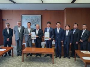 県議会議長への要望の様子