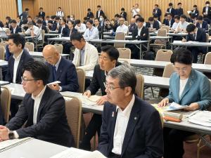 全国手話言語市区長会総会に参加している市長の様子