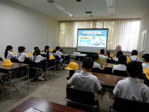警察本部庁舎の写真です