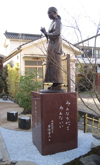 みすゞブロンズ像